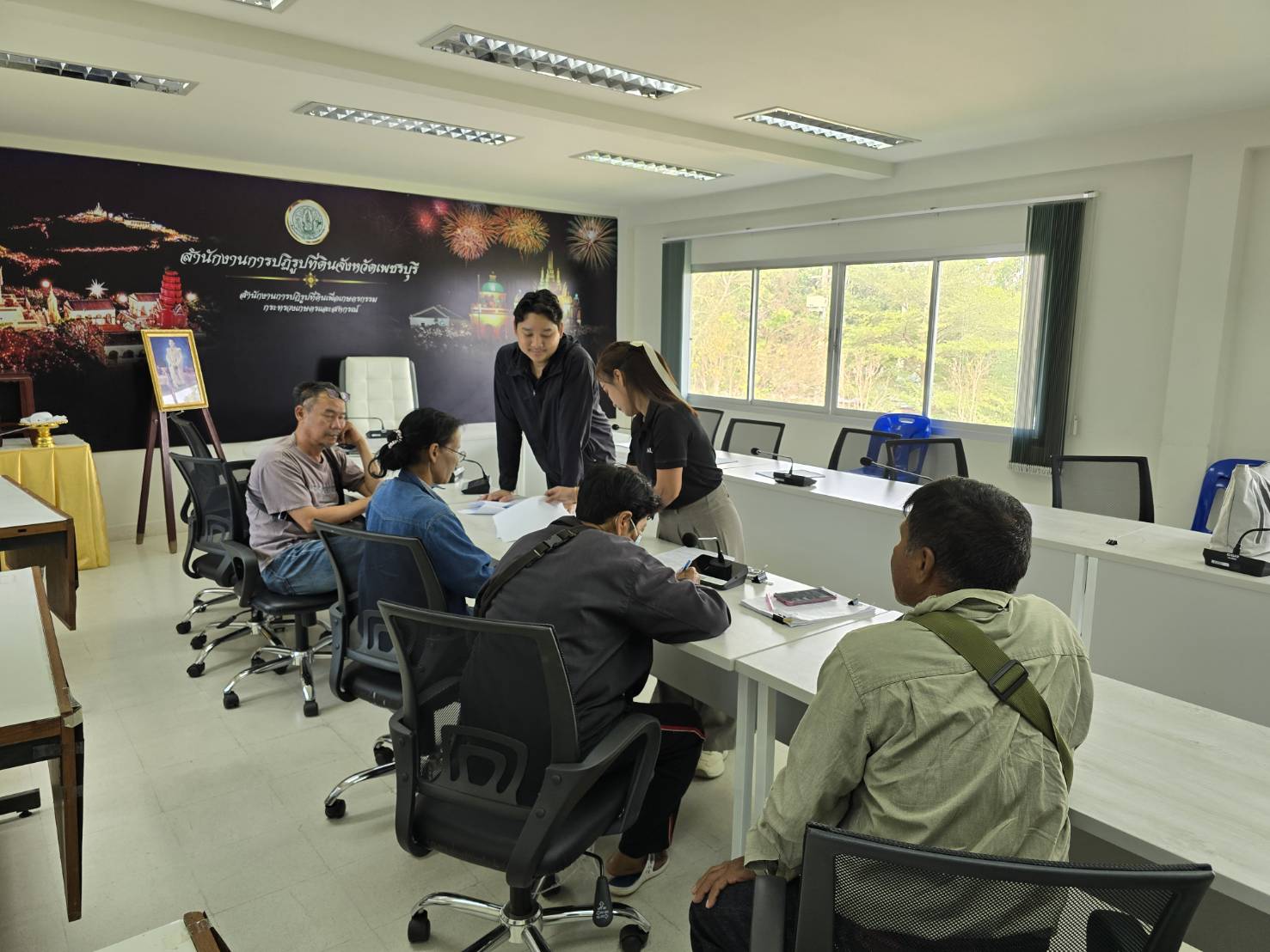 title - ปฏิรูปที่ดินจังหวัดเพชรบุรี มอบหมายกลุ่มการเงินบัญชีและจัดเก็บผลประโยชน์ ดำเนินการจัดทำสัญญากู้ยืมเงินกองทุนการปฏิรูปที่ดินเพื่อเกษตรกรรม และมอบสินเชื่อให้แก่เกษตรกรในเขตปฏิรูปที่ดินจังหวัดเพชรบุรี